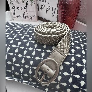 BRUSHED SILVER FAUX LEATHER WOVEN BELT MEDIUM